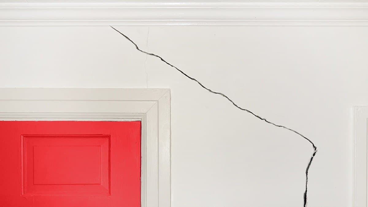 Wall crack